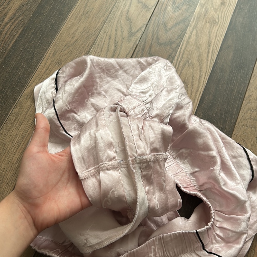 Victoria’s Secret Taylor Hill Light Pink Satin Sleep Shorts Size Medium - Picture 7 of 7
